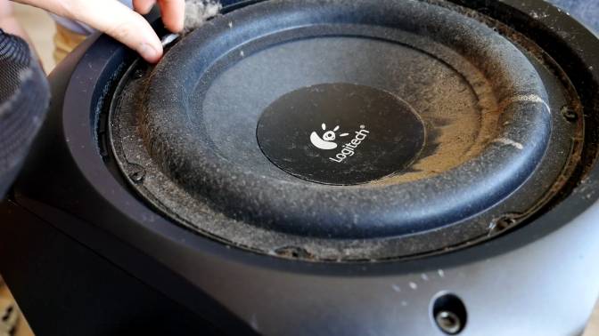 Clean the Speaker without damage to the enclosure: