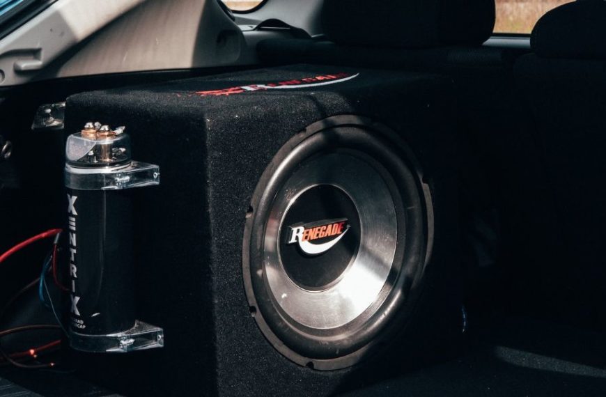 Can I Use a Subwoofer Without an Amplifier in a Car?